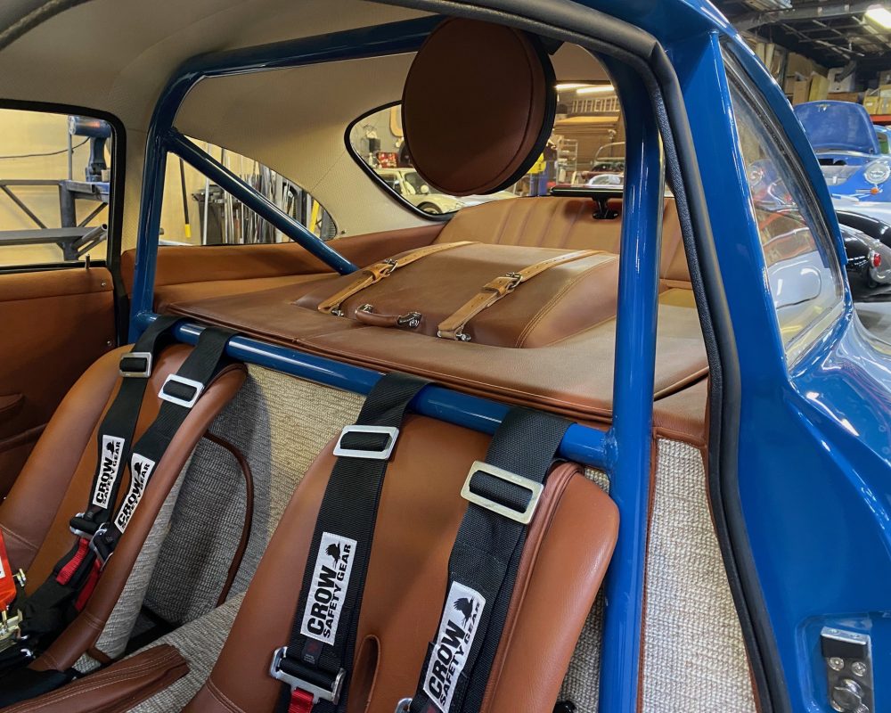 Super Coupe w GT style roll bar headrest racing harness